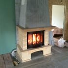 Каминная топка Jotul i18 в рустикальной облицовке от Jabo Marmy и сендвич дымоходом от Lokki